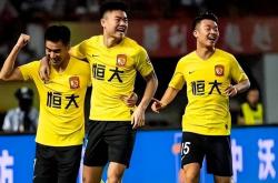 开云体育-上港战平恒大，两队实力悬殊，良性竞争