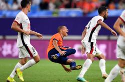 开云体育平台APP-青岛海牛坚持拼搏，冲击胜利保级赛事