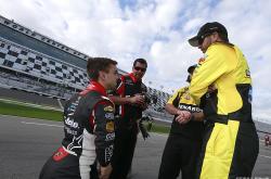 开云下载-红牛二队险胜红牛车队，佩雷兹点燃赛场的简单介绍