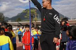 开云体育直播-南非运动员意气风发，斩获亚军殊荣