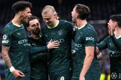 开云体育在线-曼联逆转曼城，格列兹曼带队取胜