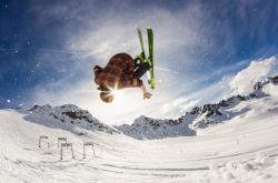 开云体育官网-浓眉爆发撕裂防线，快船提前终结悬念，北京队战术启示录