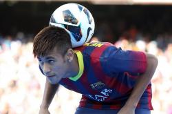 开云体育官方网站-范戴克关键回合不手软，厄瓜多尔踏平巴黎，南美足球的战术革命与精神觉醒