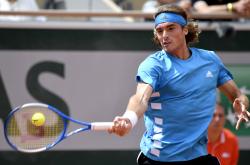 开云体育官网-美国网球队血洗英国网球队，西西帕斯完成帽子戏法的简单介绍