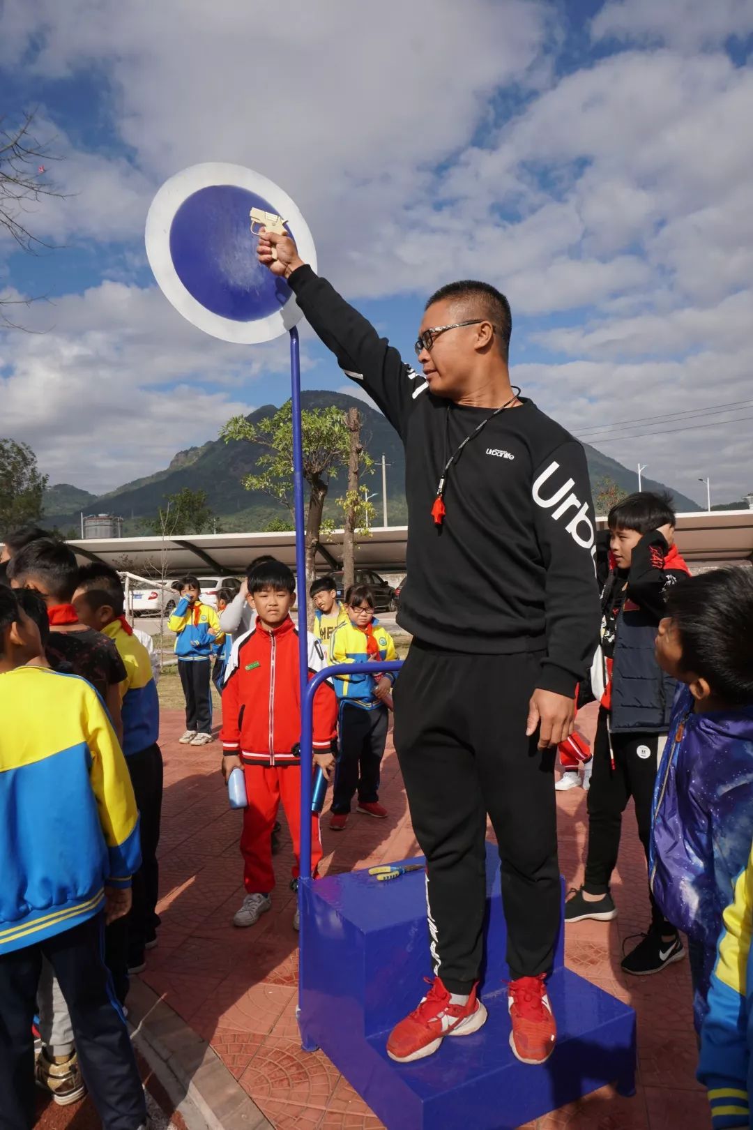 南非运动员意气风发，斩获亚军殊荣