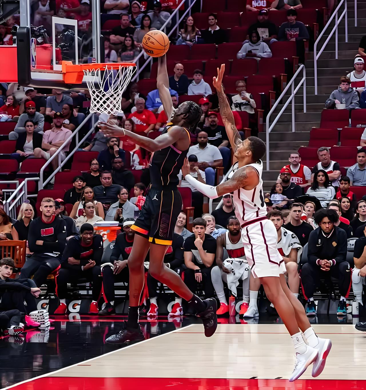 火箭主场击败马刺，连胜势头强劲的简单介绍