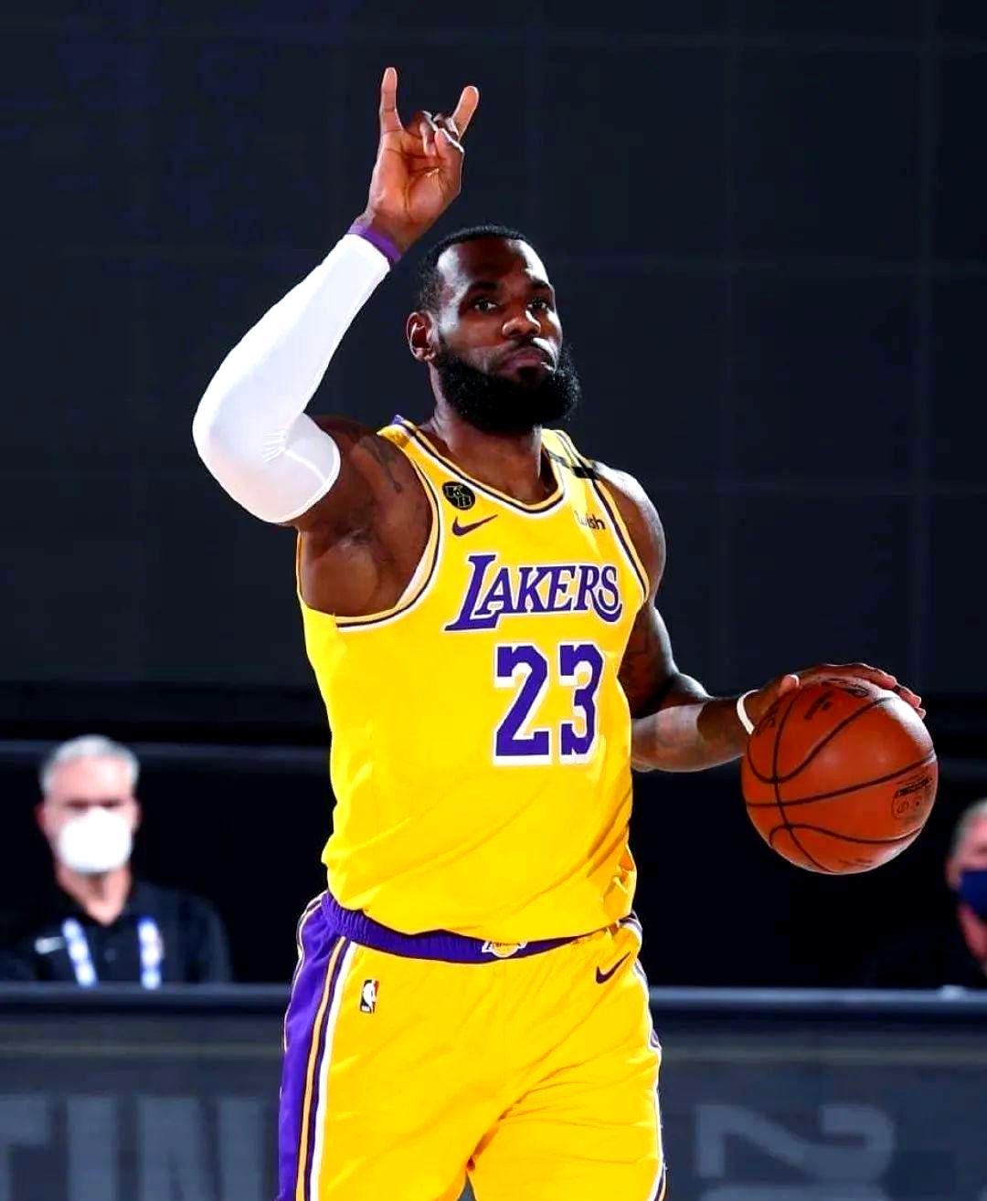 詹姆斯再现绝杀，湖人队领先热火的简单介绍