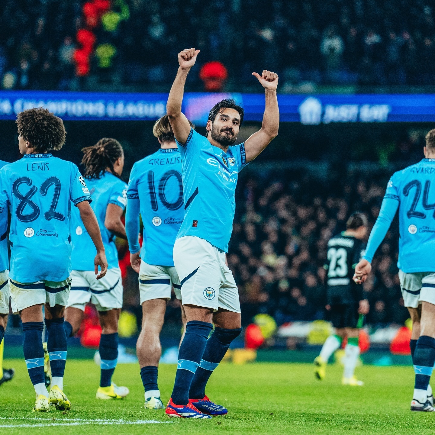 包含曼城遭遇困境，挑战不断新帅屡屡受质疑的词条