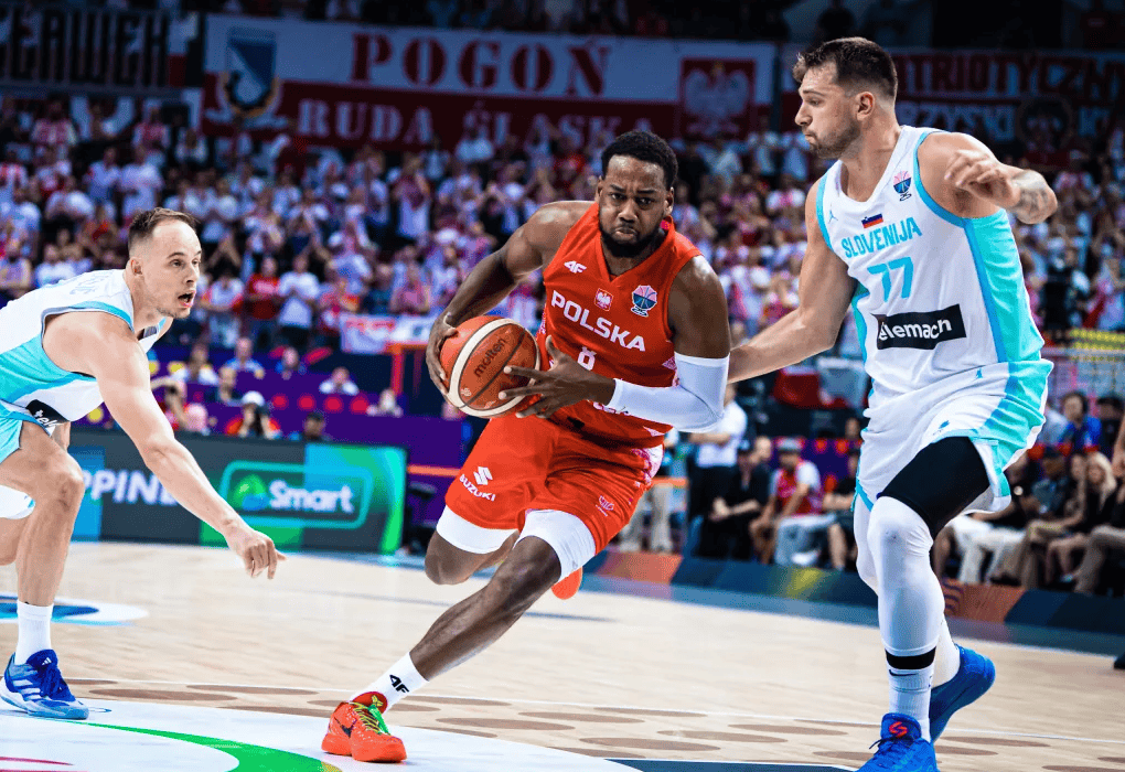 波兰队连续获胜,晋级形势良好 波兰队连续获胜,晋级形势良好