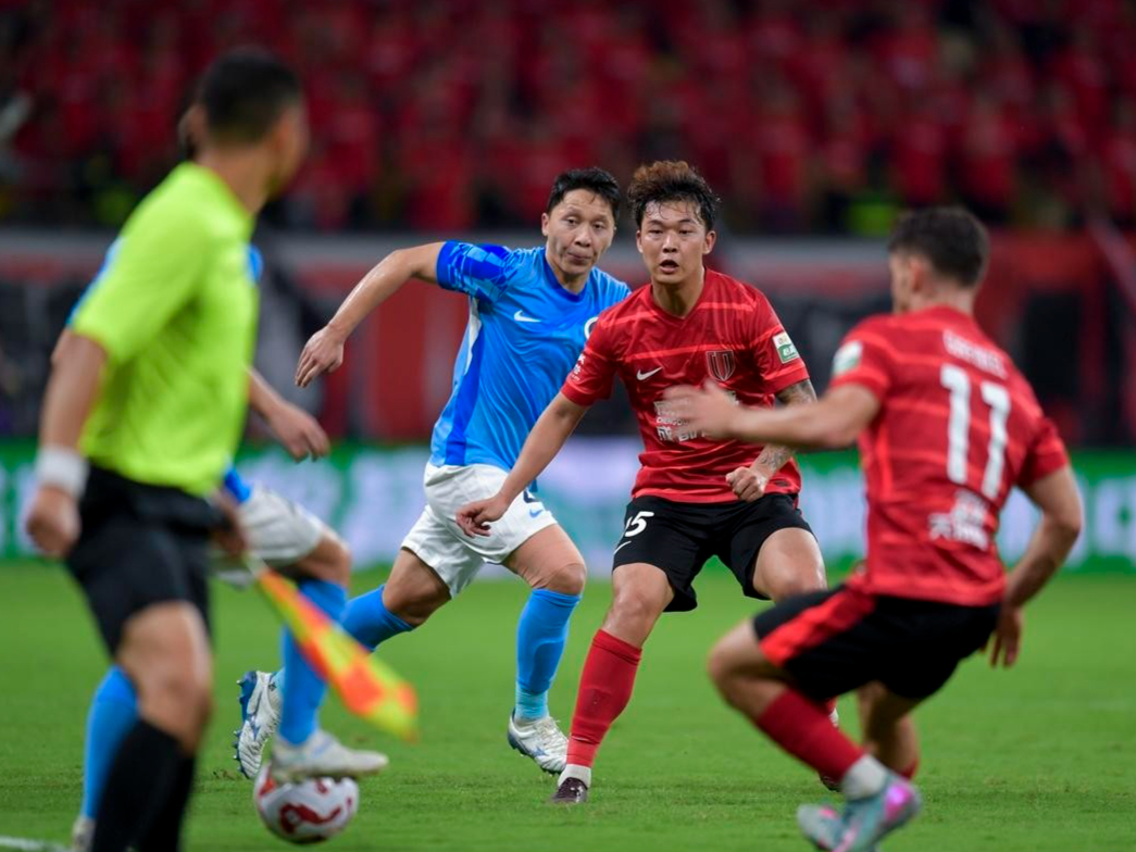 国内足球赛事纷繁复杂，心怀梦想不容懈怠的简单介绍