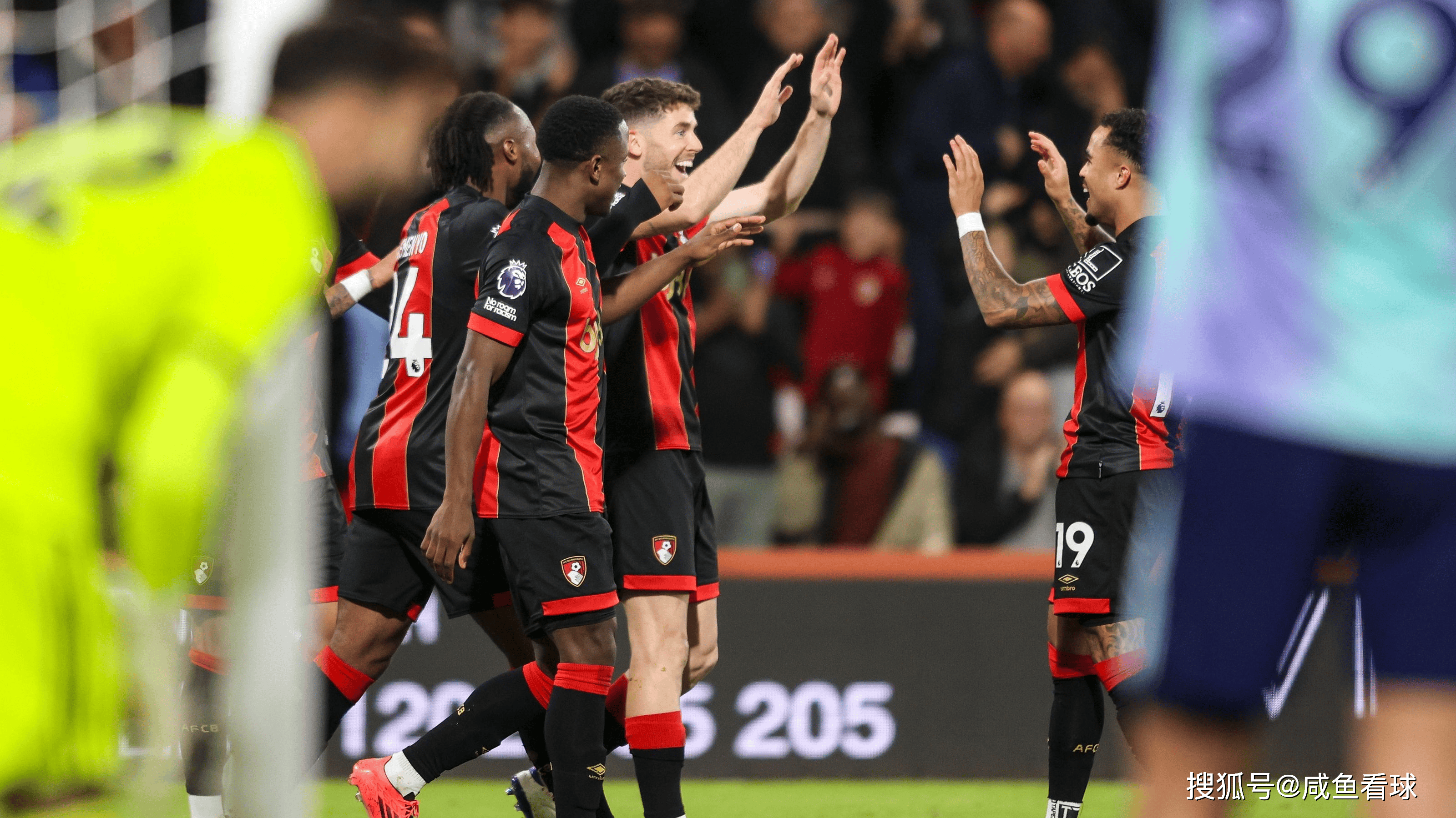 包含伯恩茅斯逆转战胜豪门球队，取得胜利的词条