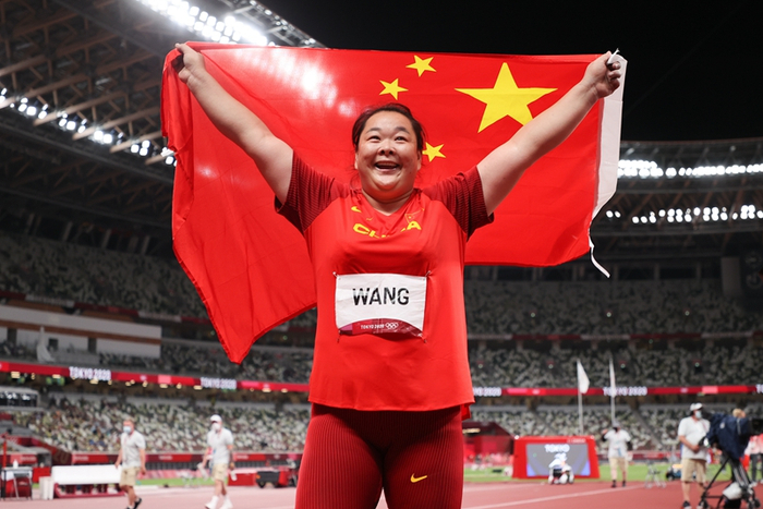 巴西田径选手突破自我，站上领奖台