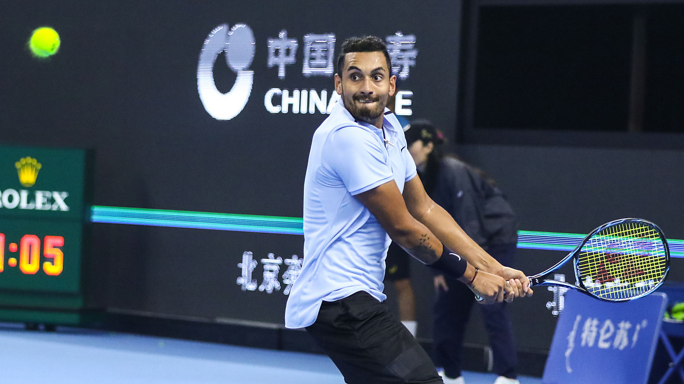 包含日本网球队轻取欧洲网球队，克耶高斯送出助攻的词条