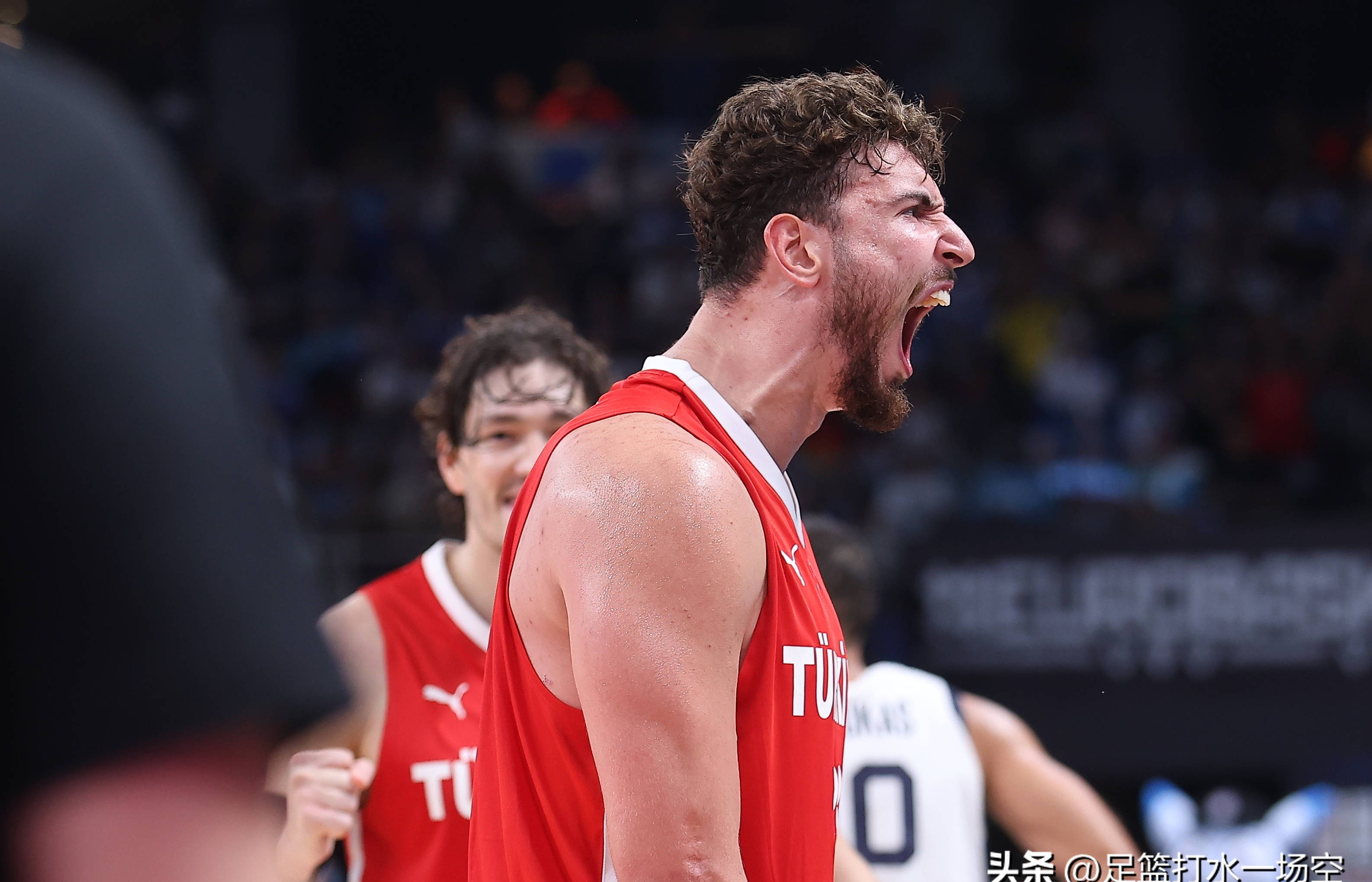 法国男篮横扫德国男篮，伦纳德送出助攻