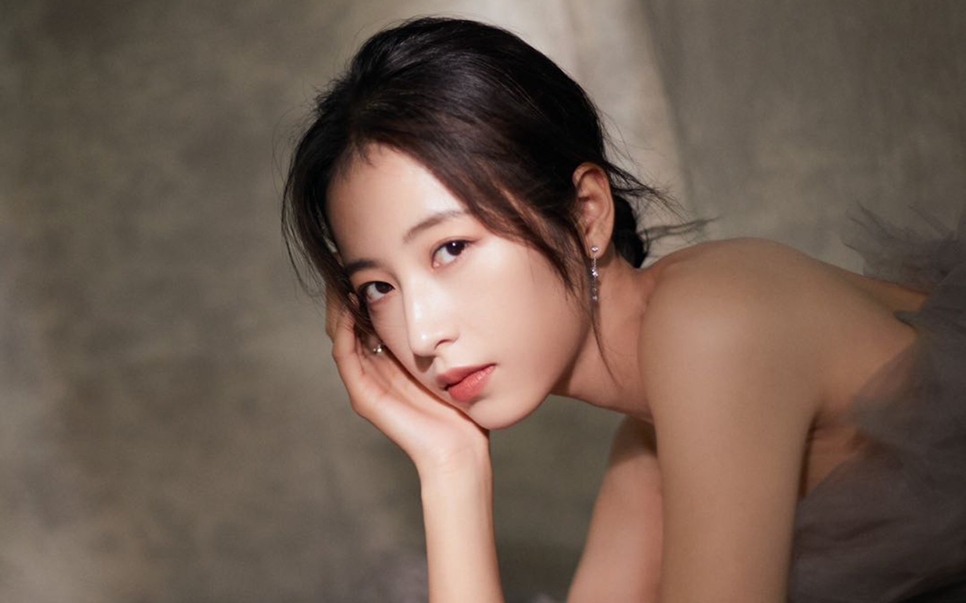 铁血步行者淘汰赛过关斩将,德罗赞防守端铸就窒息之网锁死深圳队核心