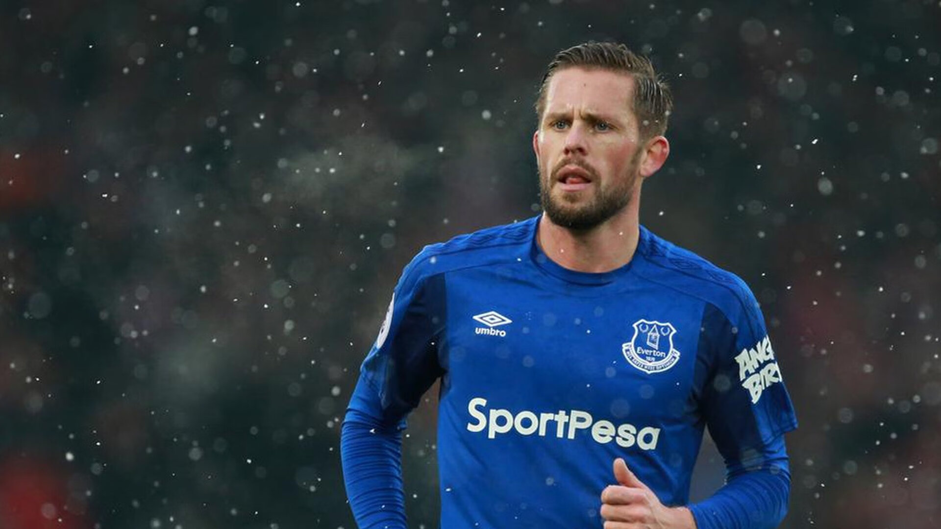 欧文主宰比赛走向,雄鹿连续得分压制新疆队