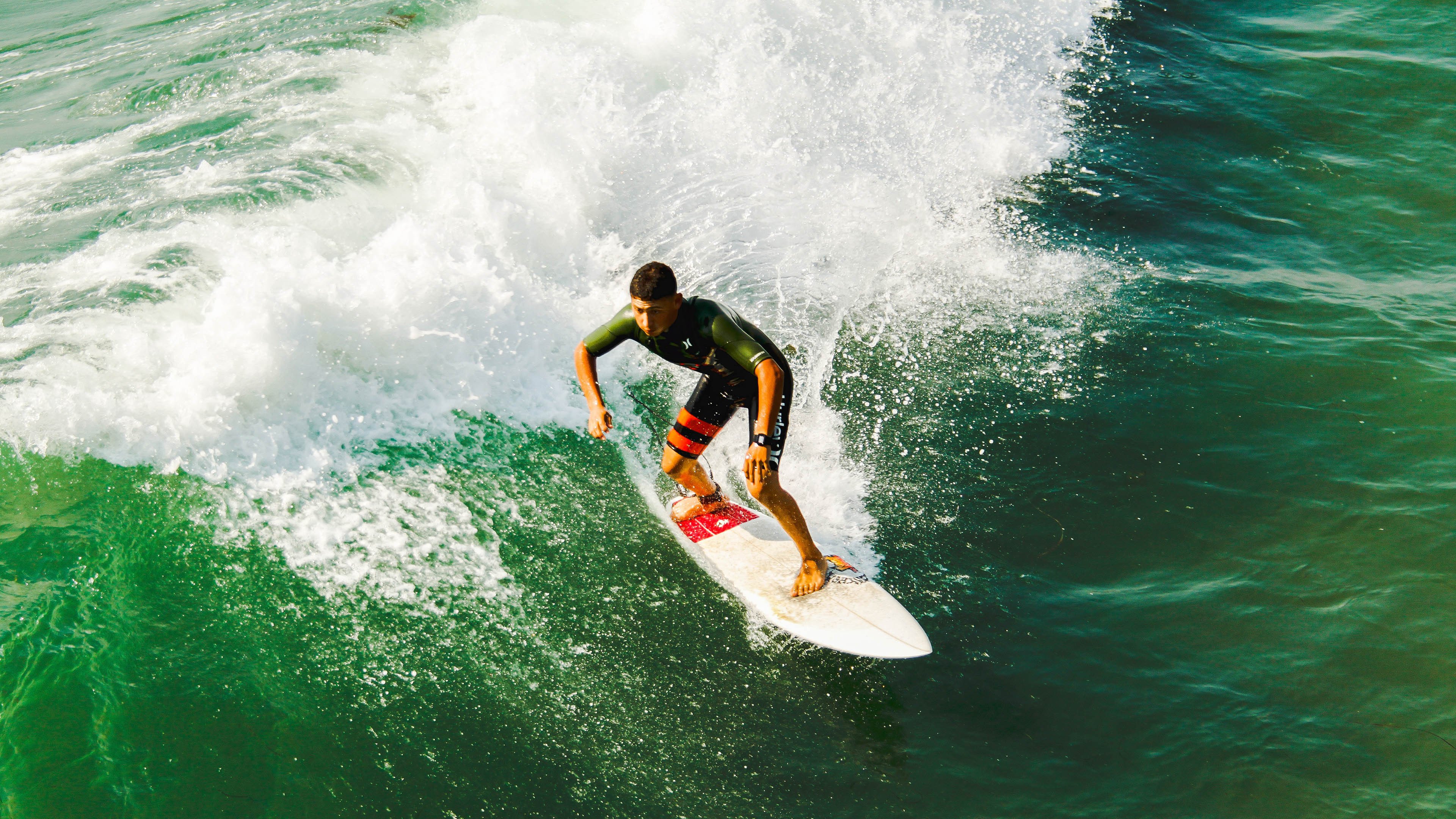 新王登基之夜，拉梅洛·鲍尔以统治级表现导演黄蜂逆转，活塞防线溃不成军